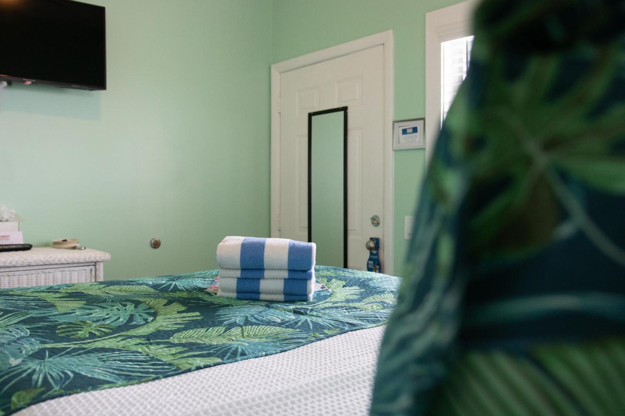 Caribbean House Hotel Кей Уест Екстериор снимка