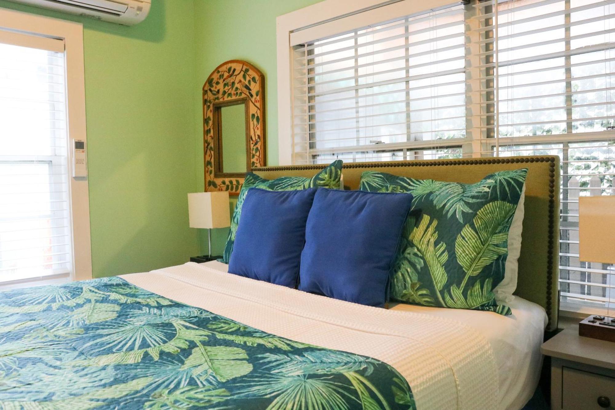 Caribbean House Hotel Кей Уест Екстериор снимка